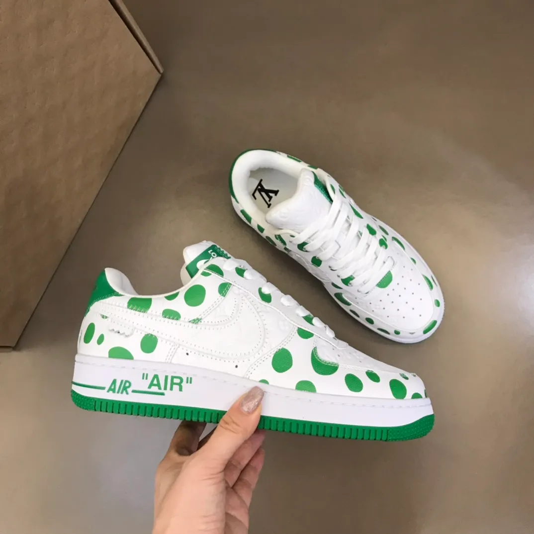 Men's shoes 💰p420 "*OUIS *UITTO*x" x OFF-WHITE x Nike tripartite collaboration! Yayoi Kusama's collaboration series is a trendy men's casual sports shoe with unrivaled color matching. The design idea basically continues the style of THE TEN. The Swoosh line and tongue label have a very familiar visual effect, and are both fashionable and trendy! A must-have for fashionistas! The effect on your feet is absolutely stunning!  Size: 38-45